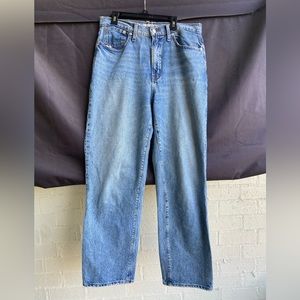 Madewell Perfect Vintage Straight Jean. Size 28. No rips. Great for work!